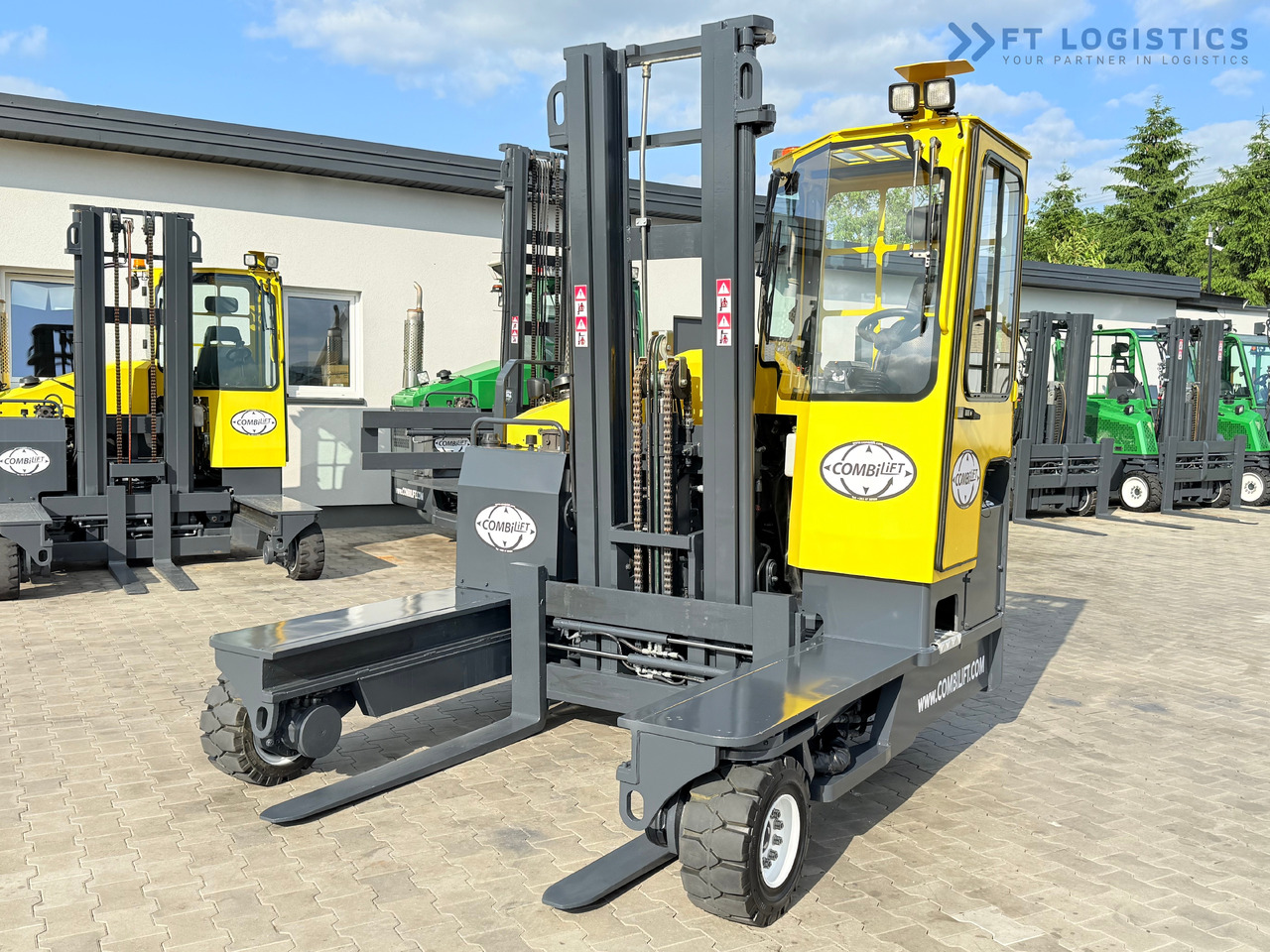 COMBILIFT C4000 / DIESEL / DUPLEX - 4100MM / FORK POSITIONER / ONLY 2951 MTH / LIKE NEW - Чотириходовий річ-трак: фото 2 COMBILIFT C4000 / DIESEL / DUPLEX - 4100MM / FORK POSITIONER / ONLY 2951 MTH / LIKE NEW - Чотириходовий річ-трак: фото 2