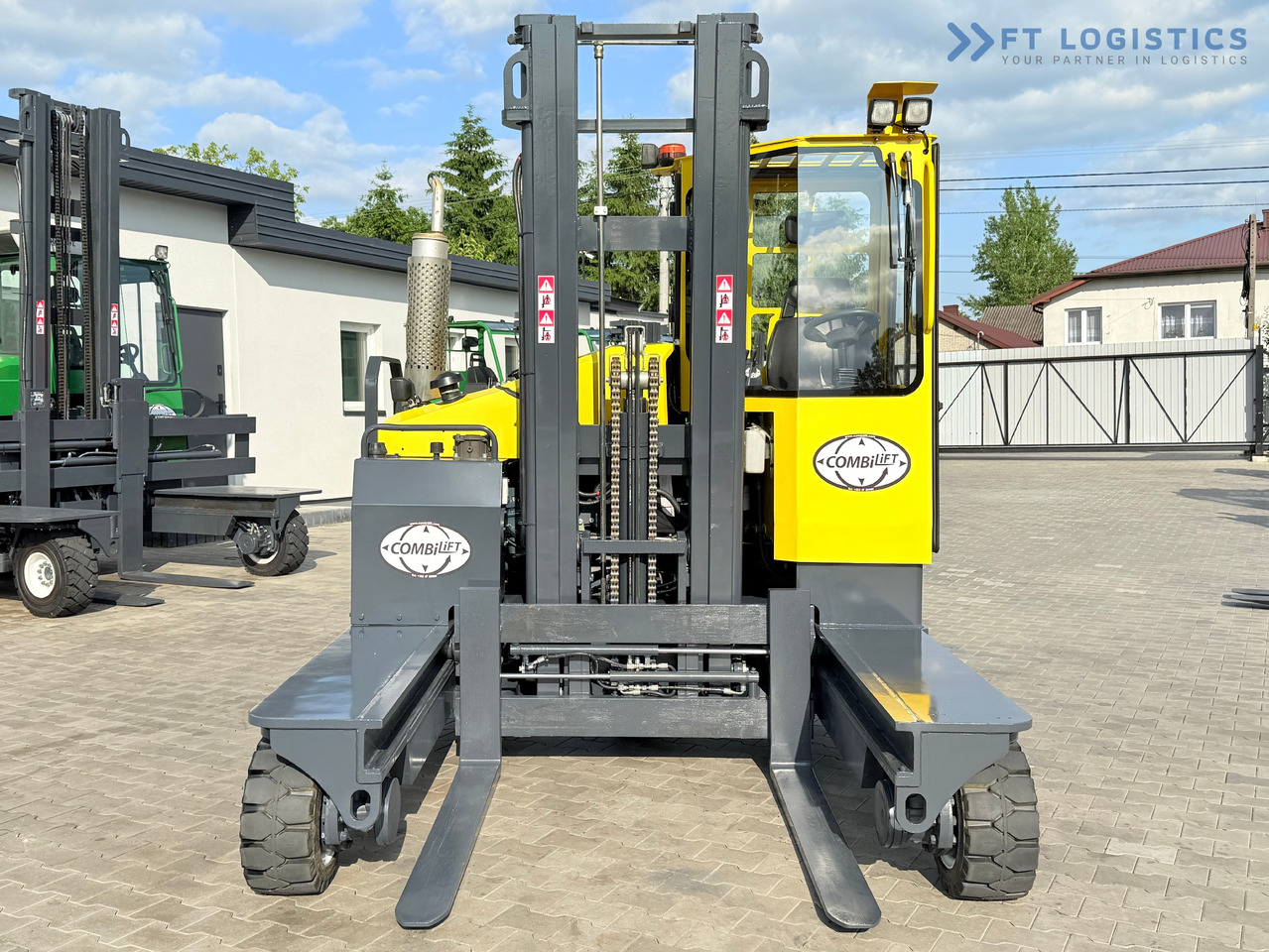 COMBILIFT C4000 / DIESEL / DUPLEX - 4100MM / FORK POSITIONER / ONLY 2951 MTH / LIKE NEW - Чотириходовий річ-трак: фото 4 COMBILIFT C4000 / DIESEL / DUPLEX - 4100MM / FORK POSITIONER / ONLY 2951 MTH / LIKE NEW - Чотириходовий річ-трак: фото 4