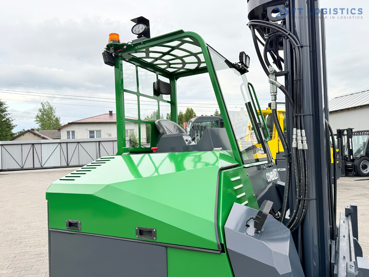 COMBILIFT Combilift CBE4000 / TRIPLEX 5200MM / ELECTRIC / FREE LIFT / FORK POSITIONER / SIDESHIFT / LIKE NEW - Чотириходовий річ-трак: фото 4 COMBILIFT Combilift CBE4000 / TRIPLEX 5200MM / ELECTRIC / FREE LIFT / FORK POSITIONER / SIDESHIFT / LIKE NEW - Чотириходовий річ-трак: фото 4