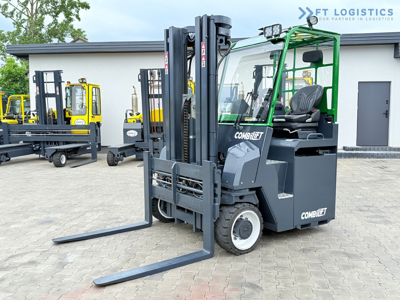 COMBILIFT Combilift CBE4000 / TRIPLEX 5200MM / ELECTRIC / FREE LIFT / FORK POSITIONER / SIDESHIFT / LIKE NEW - Чотириходовий річ-трак: фото 1 COMBILIFT Combilift CBE4000 / TRIPLEX 5200MM / ELECTRIC / FREE LIFT / FORK POSITIONER / SIDESHIFT / LIKE NEW - Чотириходовий річ-трак: фото 1