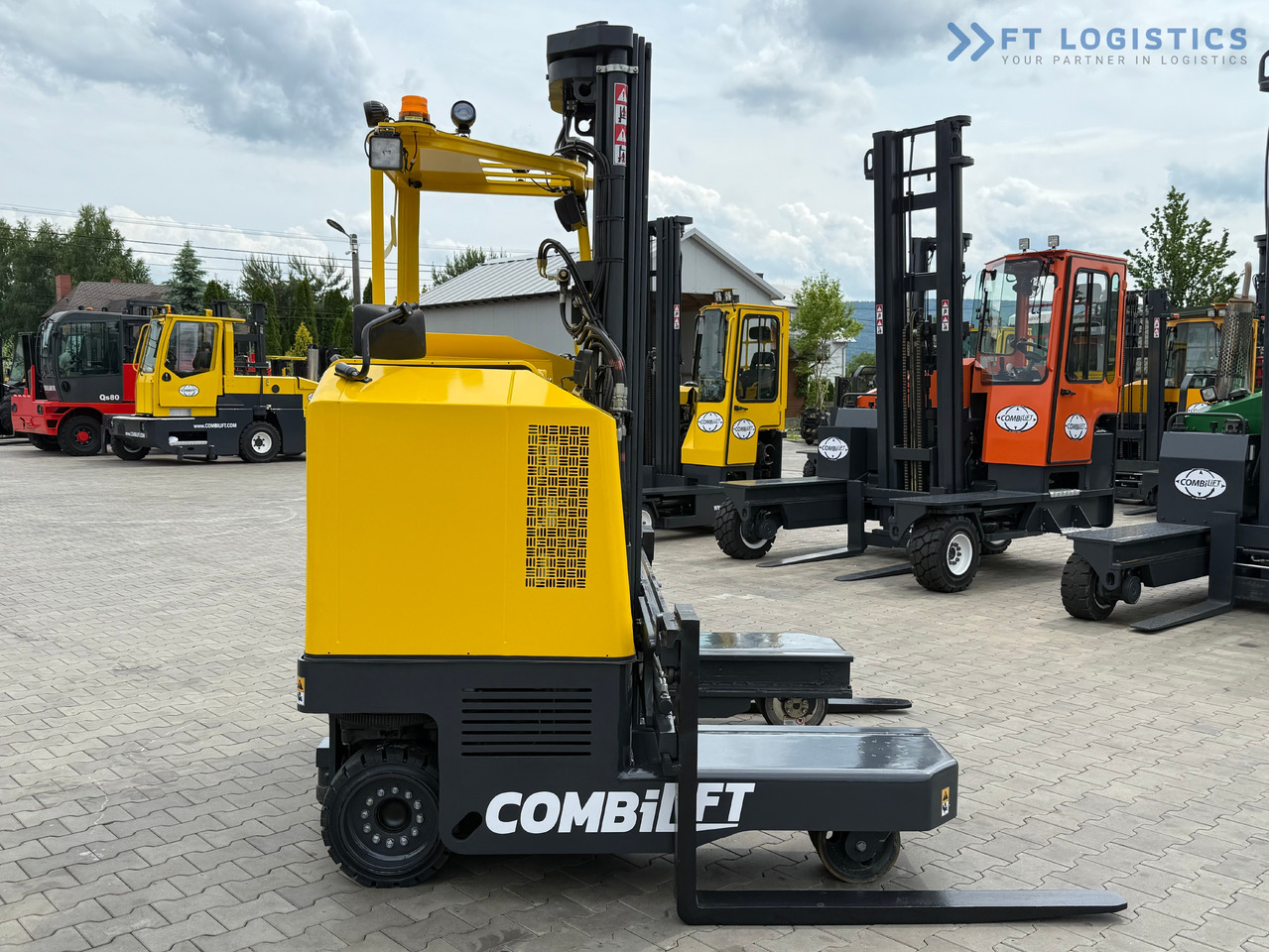 COMBILIFT MR / ELECTRIC / TRIPLEX – 6000MM / FULL FREE LIFT / WIDE POSITIONER / FORK SIDESHIFT / ONLY 1400 HOURS / LIKE NEW - Чотириходовий річ-трак: фото 5 COMBILIFT MR / ELECTRIC / TRIPLEX – 6000MM / FULL FREE LIFT / WIDE POSITIONER / FORK SIDESHIFT / ONLY 1400 HOURS / LIKE NEW - Чотириходовий річ-трак: фото 5