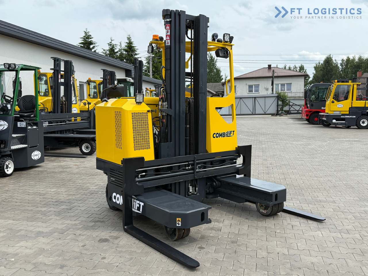 COMBILIFT MR / ELECTRIC / TRIPLEX – 6000MM / FULL FREE LIFT / WIDE POSITIONER / FORK SIDESHIFT / ONLY 1400 HOURS / LIKE NEW - Чотириходовий річ-трак: фото 4 COMBILIFT MR / ELECTRIC / TRIPLEX – 6000MM / FULL FREE LIFT / WIDE POSITIONER / FORK SIDESHIFT / ONLY 1400 HOURS / LIKE NEW - Чотириходовий річ-трак: фото 4