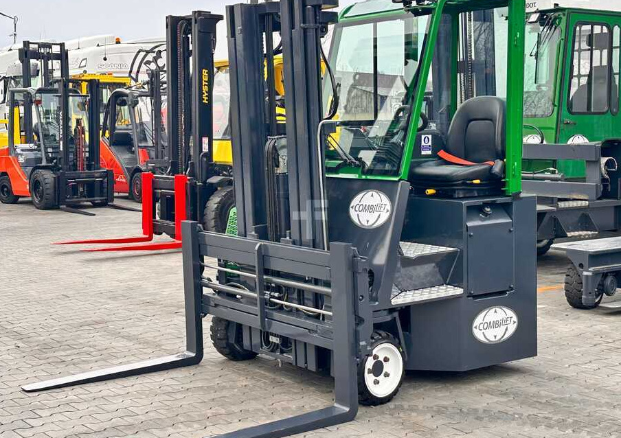 Combilift C2500CB / TRIPLEX / DIESEL / 4900MM / FREE LIFT / POSITIONER 1720MM / LIKE NEW - Чотириходовий річ-трак: фото 1 Combilift C2500CB / TRIPLEX / DIESEL / 4900MM / FREE LIFT / POSITIONER 1720MM / LIKE NEW - Чотириходовий річ-трак: фото 1