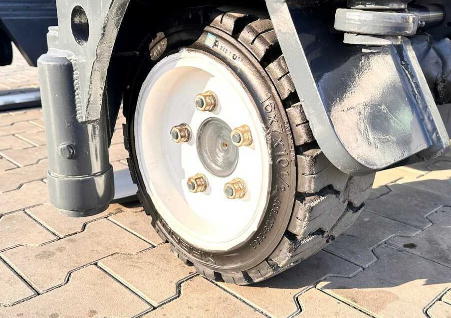Combilift C3000 / DUPLEX / 4100MM / LPG / FREE LIFT / LIKE NEW - Чотириходовий річ-трак: фото 4 Combilift C3000 / DUPLEX / 4100MM / LPG / FREE LIFT / LIKE NEW - Чотириходовий річ-трак: фото 4