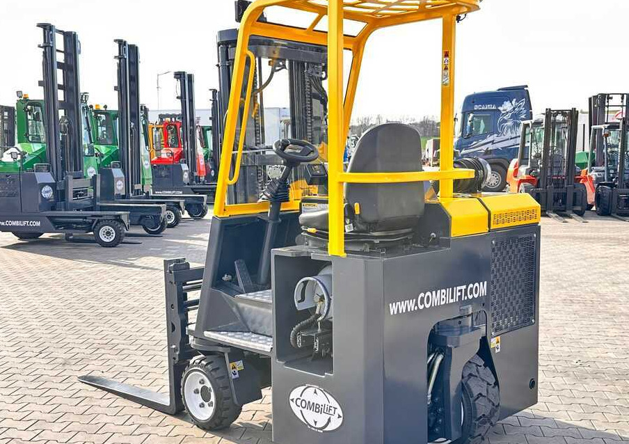 Combilift C3000CB / GAS / TRIPLEX / 4900MM / FREE LIFT / FORK POSITIONER / SIC3000CB / GAS / TRIPLEX / 4900MM / FREE LIFT / FORK POSITIONER / SIDE SHIFT / LIKE NEWDE SHIFT / LIKE NEW - Чотириходовий річ-трак: фото 5 Combilift C3000CB / GAS / TRIPLEX / 4900MM / FREE LIFT / FORK POSITIONER / SIC3000CB / GAS / TRIPLEX / 4900MM / FREE LIFT / FORK POSITIONER / SIDE SHIFT / LIKE NEWDE SHIFT / LIKE NEW - Чотириходовий річ-трак: фото 5