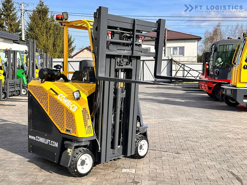 Combilift C3000CB / LPG / TRIPLEX / 4900MM / FREE LIFT / POSITIONER / LIKE NEW C3000CB / LPG / TRIPLEX / 4900MM / FREE LIFT / POSITIONER / - Чотириходовий річ-трак: фото 1 Combilift C3000CB / LPG / TRIPLEX / 4900MM / FREE LIFT / POSITIONER / LIKE NEW C3000CB / LPG / TRIPLEX / 4900MM / FREE LIFT / POSITIONER / - Чотириходовий річ-трак: фото 1