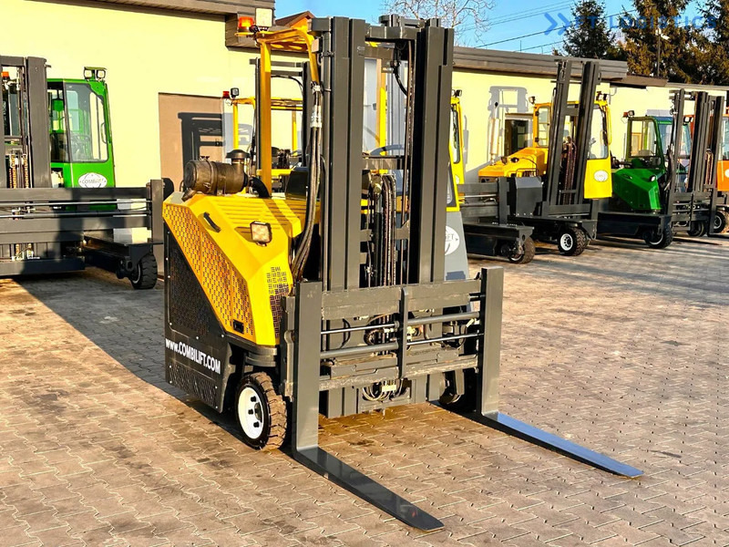 Combilift C3000CB / LPG / TRIPLEX - 4900MM / LPG / FREE LIFT / FORK POSITIONER C3000CB / LPG / TRIPLEX - 4900MM / LPG / FREE LIFT / FORK P - Чотириходовий річ-трак: фото 4 Combilift C3000CB / LPG / TRIPLEX - 4900MM / LPG / FREE LIFT / FORK POSITIONER C3000CB / LPG / TRIPLEX - 4900MM / LPG / FREE LIFT / FORK P - Чотириходовий річ-трак: фото 4