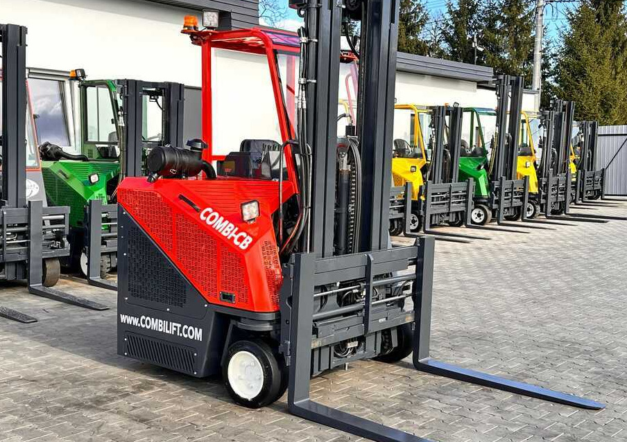 Combilift C3000CB / LPG / TRIPLEX / 5500MM / FREE LIFT / SIDE SHIFT + FORK POSITIONER / LIKE NEW - Чотириходовий річ-трак: фото 4 Combilift C3000CB / LPG / TRIPLEX / 5500MM / FREE LIFT / SIDE SHIFT + FORK POSITIONER / LIKE NEW - Чотириходовий річ-трак: фото 4