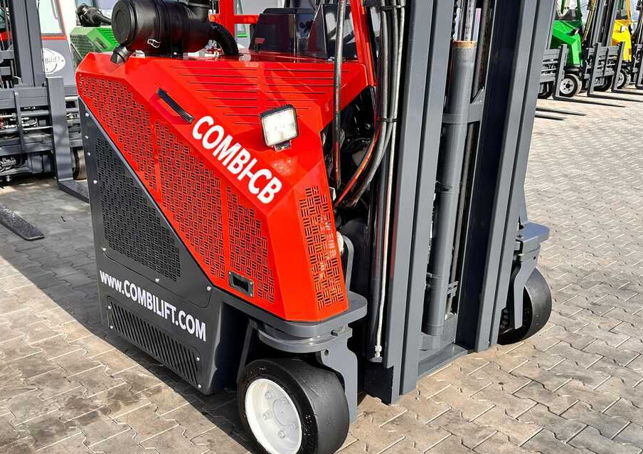 Combilift C3000CB / LPG / TRIPLEX / 5500MM / FREE LIFT / SIDE SHIFT + FORK POSITIONER / LIKE NEW - Чотириходовий річ-трак: фото 4 Combilift C3000CB / LPG / TRIPLEX / 5500MM / FREE LIFT / SIDE SHIFT + FORK POSITIONER / LIKE NEW - Чотириходовий річ-трак: фото 4