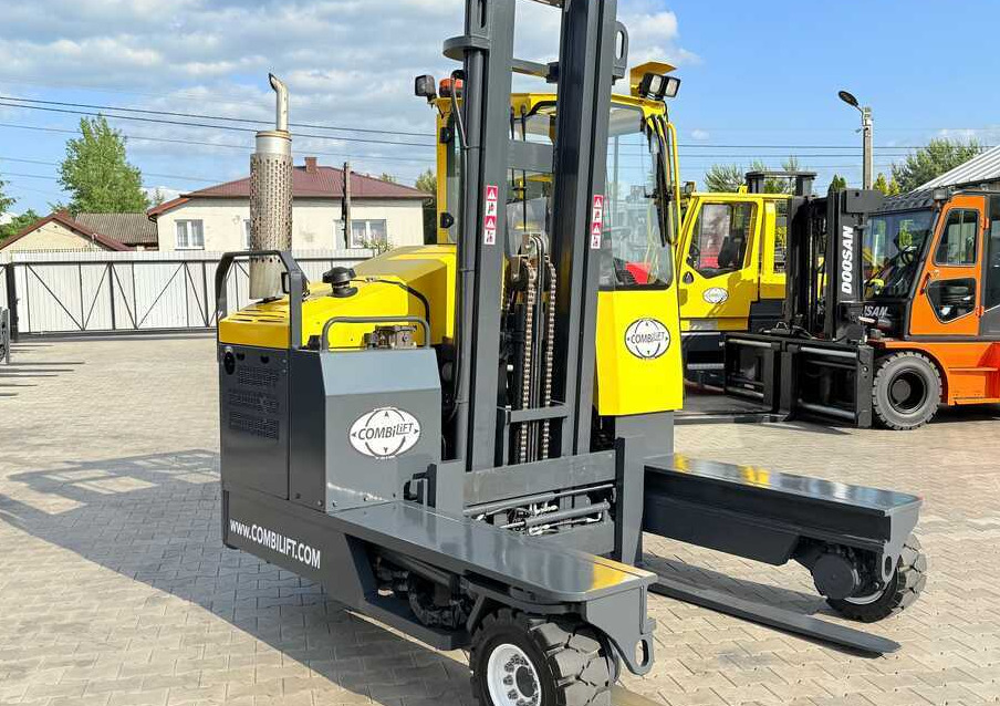 Combilift C4000 / DIESEL / DUPLEX - 4100MM / POSITIONER / ONLY 2951 MTH / LIKE NEW - Чотириходовий річ-трак: фото 4 Combilift C4000 / DIESEL / DUPLEX - 4100MM / POSITIONER / ONLY 2951 MTH / LIKE NEW - Чотириходовий річ-трак: фото 4