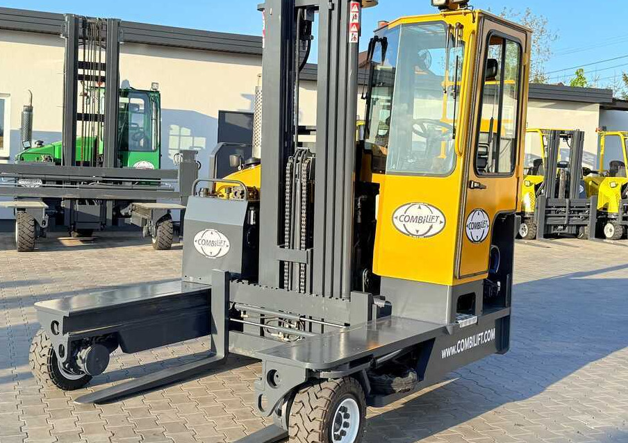 Combilift C4000 / GAS / TRIPLEX – 5600MM / FREE LIFT / FORK SIDESHIFT / LIKE NEW - Чотириходовий річ-трак: фото 3 Combilift C4000 / GAS / TRIPLEX – 5600MM / FREE LIFT / FORK SIDESHIFT / LIKE NEW - Чотириходовий річ-трак: фото 3
