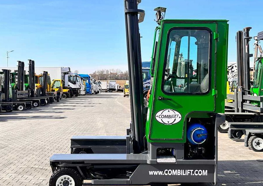 Combilift C4000 / LPG / DUPLEX / 4500MM / FREE LIFT / LIKE NEW - Чотириходовий річ-трак: фото 3 Combilift C4000 / LPG / DUPLEX / 4500MM / FREE LIFT / LIKE NEW - Чотириходовий річ-трак: фото 3