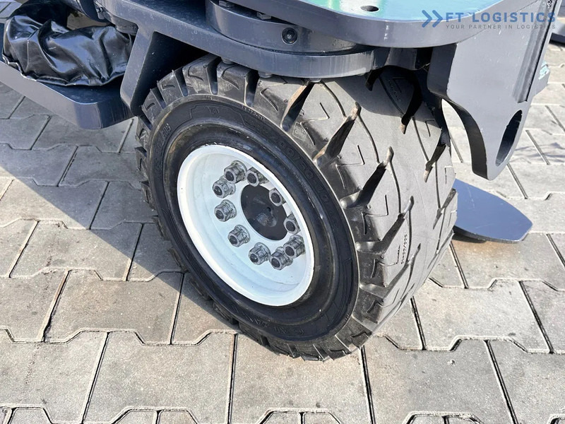 Combilift C4000 / TRIPLEX / 4900MM / LPG / FREE LIFT / FORK SHIFT / LIKE NEW C4000 / TRIPLEX / 4900MM / LPG / FREE LIFT / FORK SHIFT / LIK - Чотириходовий річ-трак: фото 5 Combilift C4000 / TRIPLEX / 4900MM / LPG / FREE LIFT / FORK SHIFT / LIKE NEW C4000 / TRIPLEX / 4900MM / LPG / FREE LIFT / FORK SHIFT / LIK - Чотириходовий річ-трак: фото 5