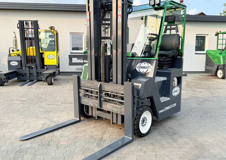 Combilift C4000CB / TRIPLEX - 5200MM / LPG / FREE LIFT / FORK POSITIONER / FORK SIDESHIFT / HEIGHT 2450MM / LIKE NEW - Чотириходовий річ-трак: фото 1 Combilift C4000CB / TRIPLEX - 5200MM / LPG / FREE LIFT / FORK POSITIONER / FORK SIDESHIFT / HEIGHT 2450MM / LIKE NEW - Чотириходовий річ-трак: фото 1