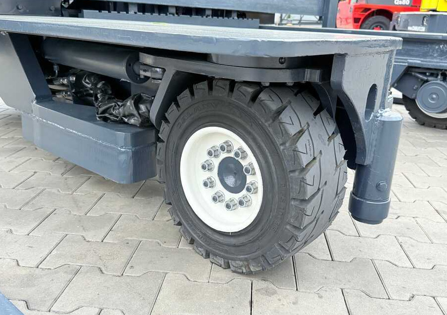 Combilift C5000 / TRIPLEX 7500MM / WIDE FORK POSITIONER / FREE LIFT / NEW TYRES / HEATED CABIN - Чотириходовий річ-трак: фото 5 Combilift C5000 / TRIPLEX 7500MM / WIDE FORK POSITIONER / FREE LIFT / NEW TYRES / HEATED CABIN - Чотириходовий річ-трак: фото 5