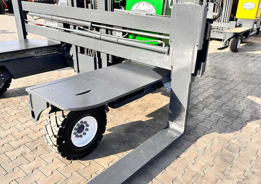 Combilift C5000XL / LPG / AIR CONDITIONING / WIDE POSITIONER / DUPLEX MAST / ADJUSTABLE FORKS / NEW TIRES / EXCELLENT CONDITION! - Чотириходовий річ-трак: фото 5 Combilift C5000XL / LPG / AIR CONDITIONING / WIDE POSITIONER / DUPLEX MAST / ADJUSTABLE FORKS / NEW TIRES / EXCELLENT CONDITION! - Чотириходовий річ-трак: фото 5