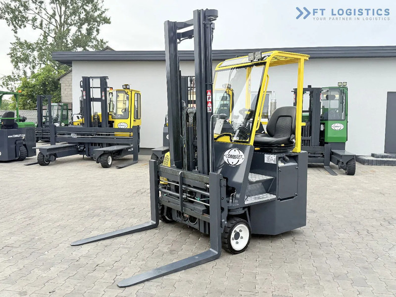 Combilift CB2500 / DUPLEX / 4100MM / DIESEL / FREE LIFT / FORK POSITIONER / SIDE SHIFT / LIKE NEW / Wide range of four-way and side loader - Чотириходовий річ-трак: фото 3 Combilift CB2500 / DUPLEX / 4100MM / DIESEL / FREE LIFT / FORK POSITIONER / SIDE SHIFT / LIKE NEW / Wide range of four-way and side loader - Чотириходовий річ-трак: фото 3