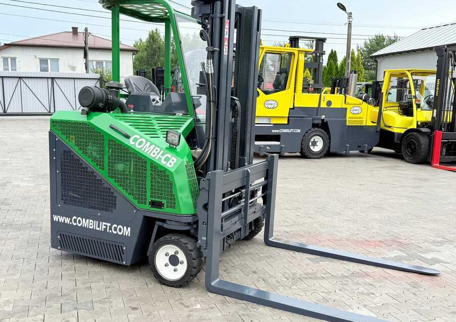 Combilift CB3000 / DIESEL / TRIPLEX 4900MM / FREE LIFT / SIDESHIFT / FORK POSITIONER / 1500MM FORKS / LIKE NEW - Чотириходовий річ-трак: фото 5 Combilift CB3000 / DIESEL / TRIPLEX 4900MM / FREE LIFT / SIDESHIFT / FORK POSITIONER / 1500MM FORKS / LIKE NEW - Чотириходовий річ-трак: фото 5