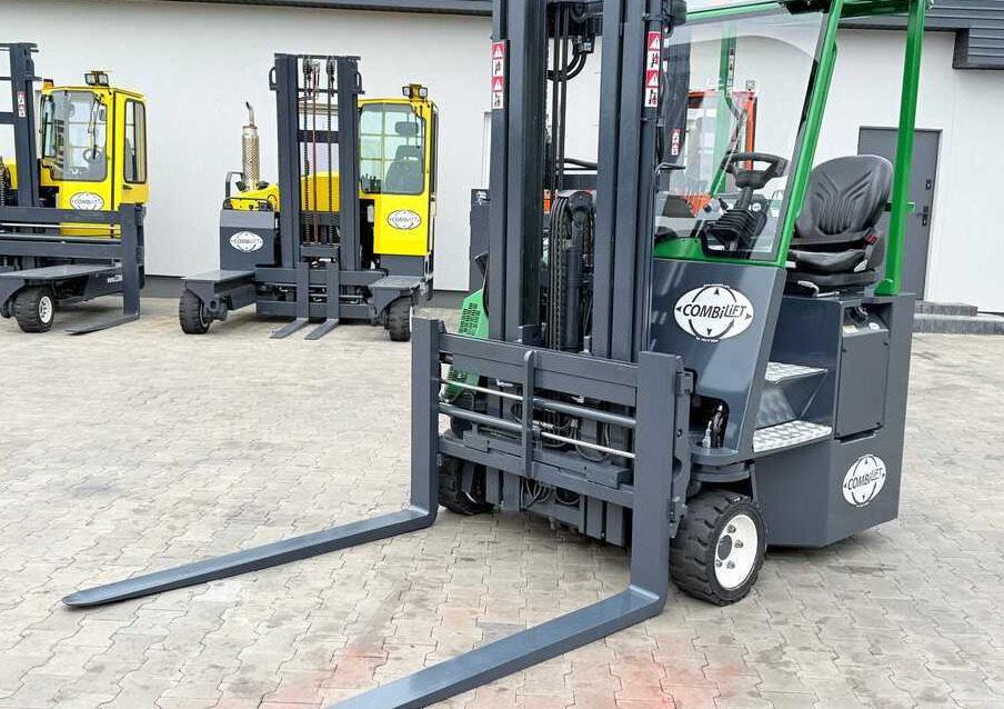 Combilift CB3000 / DIESEL / TRIPLEX 4900MM / FREE LIFT / SIDESHIFT / FORK POSITIONER / 1500MM FORKS / LIKE NEW - Чотириходовий річ-трак: фото 2 Combilift CB3000 / DIESEL / TRIPLEX 4900MM / FREE LIFT / SIDESHIFT / FORK POSITIONER / 1500MM FORKS / LIKE NEW - Чотириходовий річ-трак: фото 2