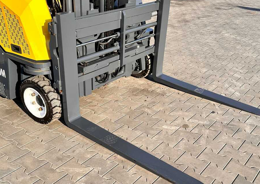 Combilift CB3000 / LPG / DUPLEX / 4000MM / FREE LIFT / NEW BAND TIRES / LIKE NEW - Чотириходовий річ-трак: фото 4 Combilift CB3000 / LPG / DUPLEX / 4000MM / FREE LIFT / NEW BAND TIRES / LIKE NEW - Чотириходовий річ-трак: фото 4