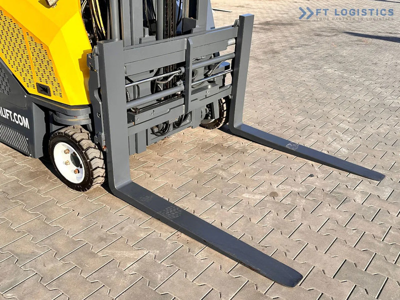 Combilift CB3000 / LPG / DUPLEX / 4000MM / FREE LIFT / NEW TIRES / LIKE NEW CB3000 / LPG / DUPLEX / 4000MM / FREE LIFT / NEW TIRES / LIKE - Чотириходовий річ-трак: фото 4 Combilift CB3000 / LPG / DUPLEX / 4000MM / FREE LIFT / NEW TIRES / LIKE NEW CB3000 / LPG / DUPLEX / 4000MM / FREE LIFT / NEW TIRES / LIKE - Чотириходовий річ-трак: фото 4