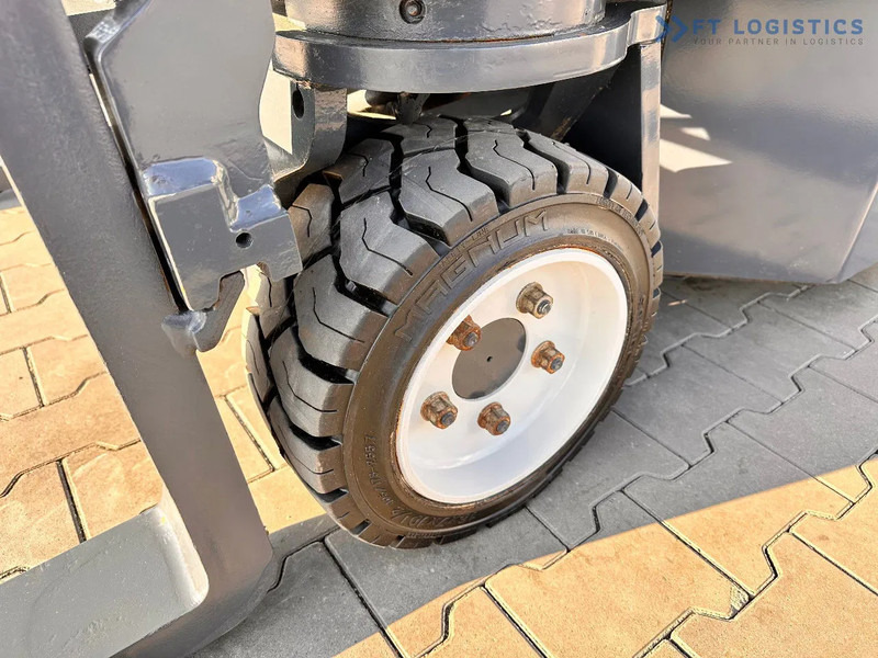 Combilift CB3000 / LPG / DUPLEX / 4000MM / FREE LIFT / NEW TIRES / LIKE NEW CB3000 / LPG / DUPLEX / 4000MM / FREE LIFT / NEW TIRES / LIKE - Чотириходовий річ-трак: фото 5 Combilift CB3000 / LPG / DUPLEX / 4000MM / FREE LIFT / NEW TIRES / LIKE NEW CB3000 / LPG / DUPLEX / 4000MM / FREE LIFT / NEW TIRES / LIKE - Чотириходовий річ-трак: фото 5