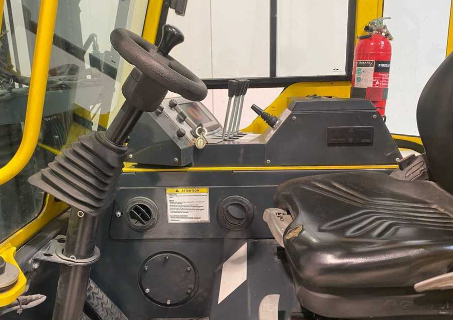 Combilift CBE2500 / TRIPLEX / 4900 / FREE LIFT - Чотириходовий річ-трак: фото 3 Combilift CBE2500 / TRIPLEX / 4900 / FREE LIFT - Чотириходовий річ-трак: фото 3