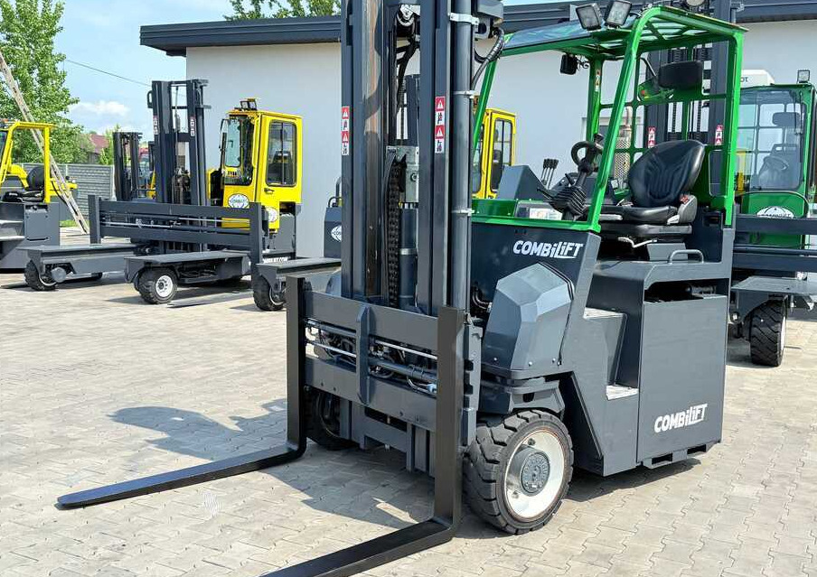 Combilift CBE4000 / TRIPLEX / 5200 / FREE-LIFT - Чотириходовий річ-трак: фото 1 Combilift CBE4000 / TRIPLEX / 5200 / FREE-LIFT - Чотириходовий річ-трак: фото 1
