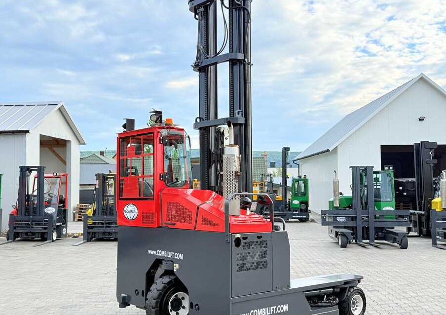 Combilift COMBILIFT C4000 – TRIPLEX 9300 mm – Year 2017 – GAS – FREE LIFT – FORK SIDE SHIFT – CONDITION 5/5 - Чотириходовий річ-трак: фото 4 Combilift COMBILIFT C4000 – TRIPLEX 9300 mm – Year 2017 – GAS – FREE LIFT – FORK SIDE SHIFT – CONDITION 5/5 - Чотириходовий річ-трак: фото 4