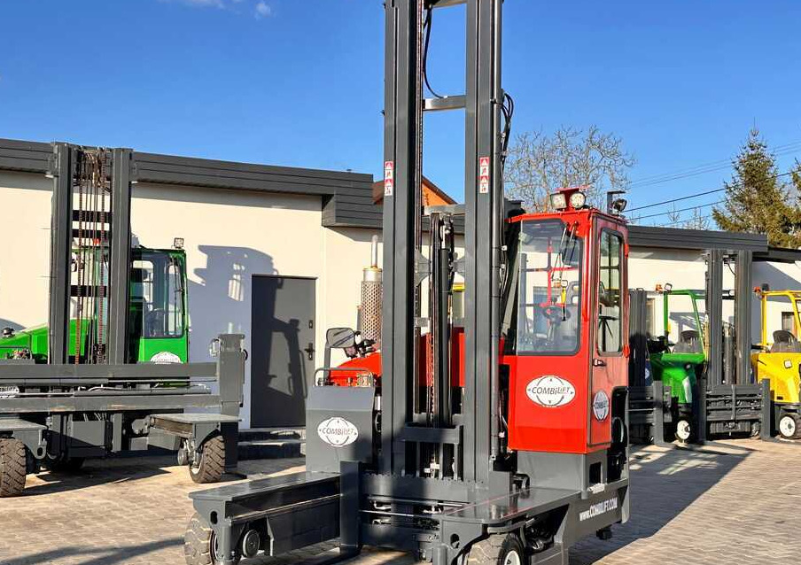 Combilift COMBILIFT C4000 – TRIPLEX 9300 mm – Year 2017 – GAS – FREE LIFT – FORK SIDE SHIFT – CONDITION 5/5 - Чотириходовий річ-трак: фото 4 Combilift COMBILIFT C4000 – TRIPLEX 9300 mm – Year 2017 – GAS – FREE LIFT – FORK SIDE SHIFT – CONDITION 5/5 - Чотириходовий річ-трак: фото 4