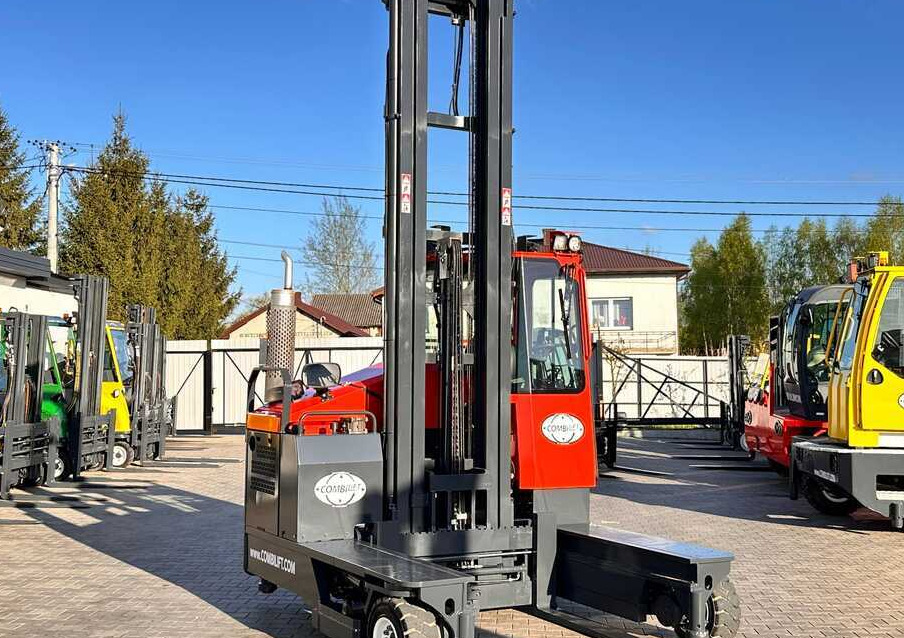 Combilift COMBILIFT C4000 – TRIPLEX 9300 mm – Year 2017 – GAS – FREE LIFT – FORK SIDE SHIFT – CONDITION 5/5 - Чотириходовий річ-трак: фото 5 Combilift COMBILIFT C4000 – TRIPLEX 9300 mm – Year 2017 – GAS – FREE LIFT – FORK SIDE SHIFT – CONDITION 5/5 - Чотириходовий річ-трак: фото 5