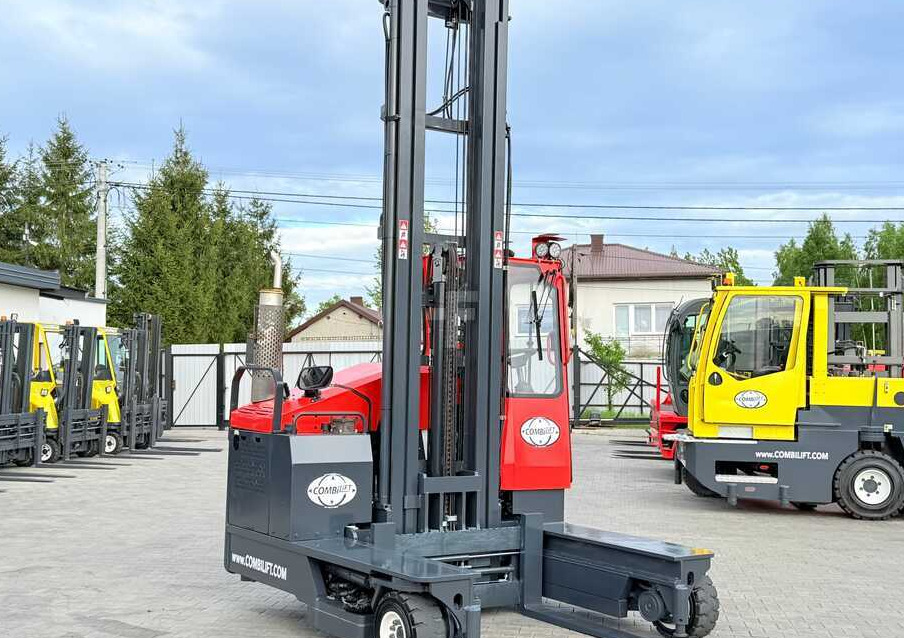 Combilift COMBILIFT C4000 – TRIPLEX 9300 mm – Year 2017 – GAS – FREE LIFT – FORK SIDE SHIFT – CONDITION 5/5 - Чотириходовий річ-трак: фото 2 Combilift COMBILIFT C4000 – TRIPLEX 9300 mm – Year 2017 – GAS – FREE LIFT – FORK SIDE SHIFT – CONDITION 5/5 - Чотириходовий річ-трак: фото 2