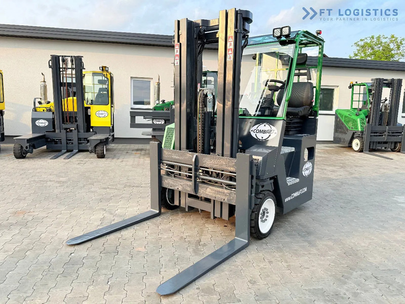 Combilift COMBILIFT C4000CB – TRIPLEX 5200mm – Year 2017 – LPG – FREE LIFT – SIDESHIFT – FORK POSITIONER – CONDITION 5/5 COMBILIFT C4000CB - Чотириходовий річ-трак: фото 3 Combilift COMBILIFT C4000CB – TRIPLEX 5200mm – Year 2017 – LPG – FREE LIFT – SIDESHIFT – FORK POSITIONER – CONDITION 5/5 COMBILIFT C4000CB - Чотириходовий річ-трак: фото 3