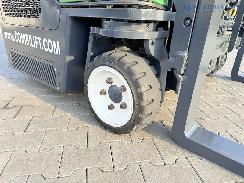 Combilift Combilift C2500CB / TRIPLEX / 5500MM / FREE LIFT / DIESEL / ONLY 3768 MTH / FORK POSITIONER / SIDE SHIFT / NEW TYRES / LIKE NEW - Чотириходовий річ-трак: фото 5 Combilift Combilift C2500CB / TRIPLEX / 5500MM / FREE LIFT / DIESEL / ONLY 3768 MTH / FORK POSITIONER / SIDE SHIFT / NEW TYRES / LIKE NEW - Чотириходовий річ-трак: фото 5