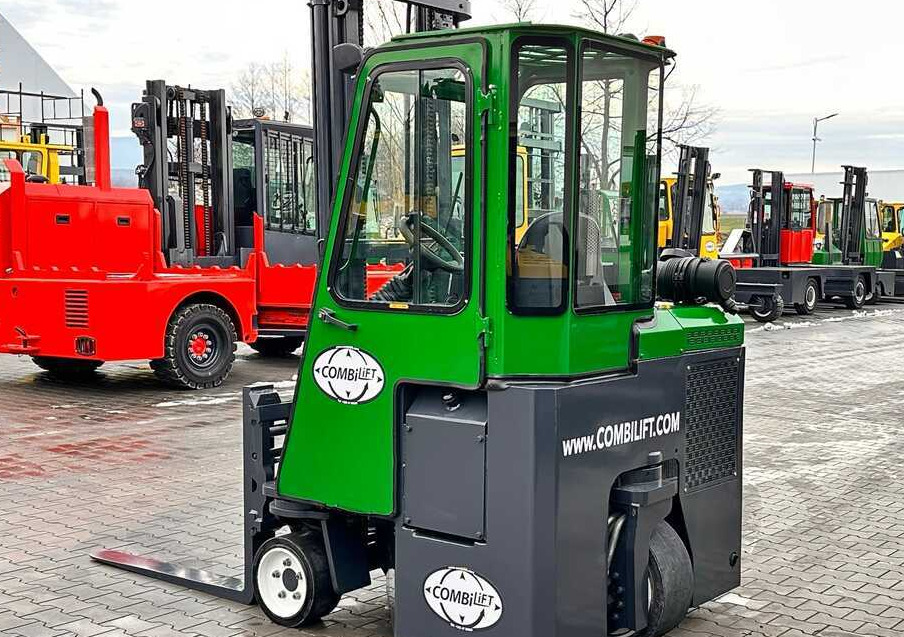 Combilift Combilift C3000CB - DUPLEX 4000mm - Year 2015 - / CABIN - HEATING / ONLY 6546 MTH / EXCELLENT CONDITION / LIKE NEW! - Чотириходовий річ-трак: фото 4 Combilift Combilift C3000CB - DUPLEX 4000mm - Year 2015 - / CABIN - HEATING / ONLY 6546 MTH / EXCELLENT CONDITION / LIKE NEW! - Чотириходовий річ-трак: фото 4