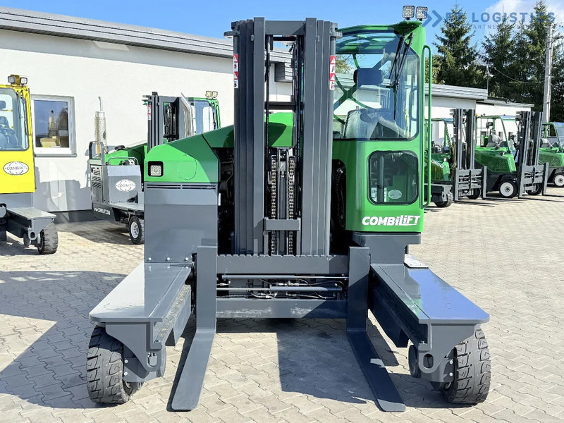 Combilift FOUR-WAY / MULTI-DIRECTIONAL FORKLIFT C4500 / DIESEL / TRIPLEX 4900MM / ONLY 4160 WORKING HOURS / FORK POSITIONER / FULL CABIN W - Чотириходовий річ-трак: фото 4 Combilift FOUR-WAY / MULTI-DIRECTIONAL FORKLIFT C4500 / DIESEL / TRIPLEX 4900MM / ONLY 4160 WORKING HOURS / FORK POSITIONER / FULL CABIN W - Чотириходовий річ-трак: фото 4