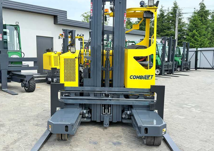 Combilift MR / ELECTRIC / TRIPLEX – 6000MM / FULL FREE LIFT / WIDE POSITIONER / FORK SIDESHIFT / ONLY 1400 HOURS / LIKE NEW - Чотириходовий річ-трак: фото 4 Combilift MR / ELECTRIC / TRIPLEX – 6000MM / FULL FREE LIFT / WIDE POSITIONER / FORK SIDESHIFT / ONLY 1400 HOURS / LIKE NEW - Чотириходовий річ-трак: фото 4