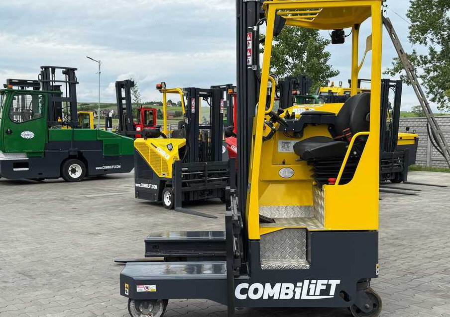 Combilift MR / ELECTRIC / TRIPLEX – 6000MM / FULL FREE LIFT / WIDE POSITIONER / FORK SIDESHIFT / ONLY 1400 HOURS / LIKE NEW - Чотириходовий річ-трак: фото 2 Combilift MR / ELECTRIC / TRIPLEX – 6000MM / FULL FREE LIFT / WIDE POSITIONER / FORK SIDESHIFT / ONLY 1400 HOURS / LIKE NEW - Чотириходовий річ-трак: фото 2