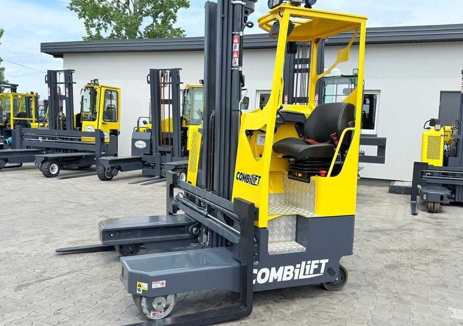 Combilift MR / ELECTRIC / TRIPLEX – 6000MM / FULL FREE LIFT / WIDE POSITIONER / FORK SIDESHIFT / ONLY 1400 HOURS / LIKE NEW - Чотириходовий річ-трак: фото 3 Combilift MR / ELECTRIC / TRIPLEX – 6000MM / FULL FREE LIFT / WIDE POSITIONER / FORK SIDESHIFT / ONLY 1400 HOURS / LIKE NEW - Чотириходовий річ-трак: фото 3
