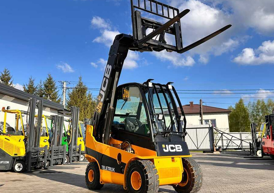 JCB TLT30G / GAS / 4100MM / FULL CABIN / FORK POSITIONER / LIKE NEW - Навантажувач телескопічний: фото 1 JCB TLT30G / GAS / 4100MM / FULL CABIN / FORK POSITIONER / LIKE NEW - Навантажувач телескопічний: фото 1