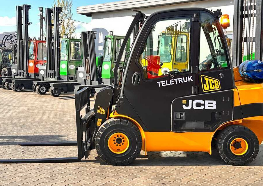 JCB TLT30G / GAS / 4100MM / FULL CABIN / FORK POSITIONER / LIKE NEW - Навантажувач телескопічний: фото 4 JCB TLT30G / GAS / 4100MM / FULL CABIN / FORK POSITIONER / LIKE NEW - Навантажувач телескопічний: фото 4