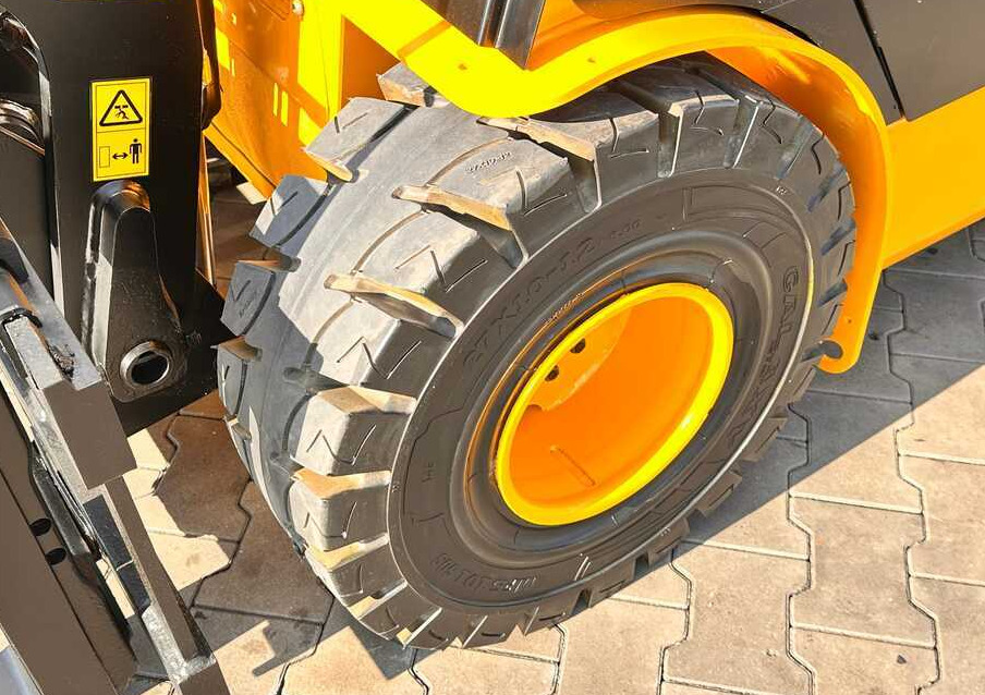 JCB TLT30G / GAS / 4100MM / FULL CABIN / FORK POSITIONER / LIKE NEW - Навантажувач телескопічний: фото 5 JCB TLT30G / GAS / 4100MM / FULL CABIN / FORK POSITIONER / LIKE NEW - Навантажувач телескопічний: фото 5