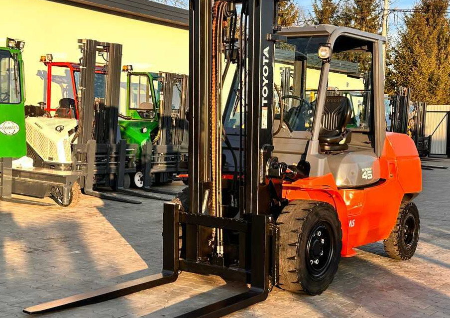 Toyota 42-4FD40 / DIESEL / 4500KG / DUPLEX / FORKS 1400MM / WELL-MAINTAINED - Дизельний навантажувач: фото 2 Toyota 42-4FD40 / DIESEL / 4500KG / DUPLEX / FORKS 1400MM / WELL-MAINTAINED - Дизельний навантажувач: фото 2