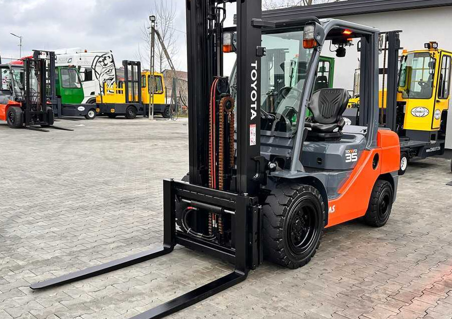 Toyota 52-8FDJF35 / DIESEL / 2016 / ONLY 2,096 HOURS / DUPLEX MAST / LIKE NEW - Дизельний навантажувач: фото 1 Toyota 52-8FDJF35 / DIESEL / 2016 / ONLY 2,096 HOURS / DUPLEX MAST / LIKE NEW - Дизельний навантажувач: фото 1