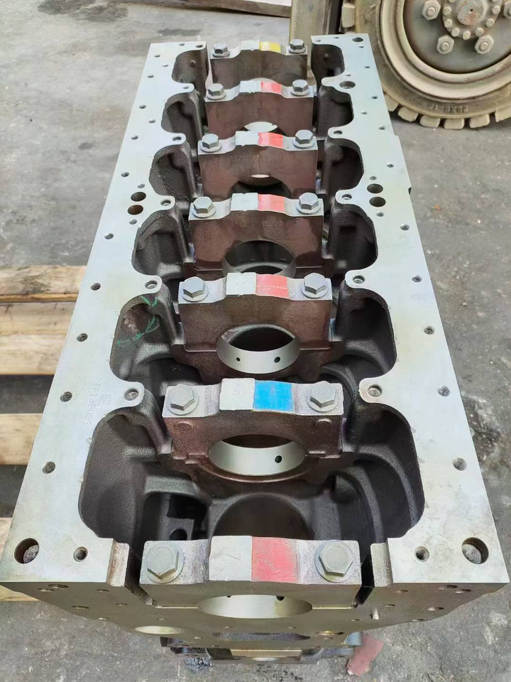 CATERPILLAR c6.6 - Блок циліндрів в категорії Екскаватори: фото 1 CATERPILLAR c6.6 - Блок циліндрів в категорії Екскаватори: фото 1