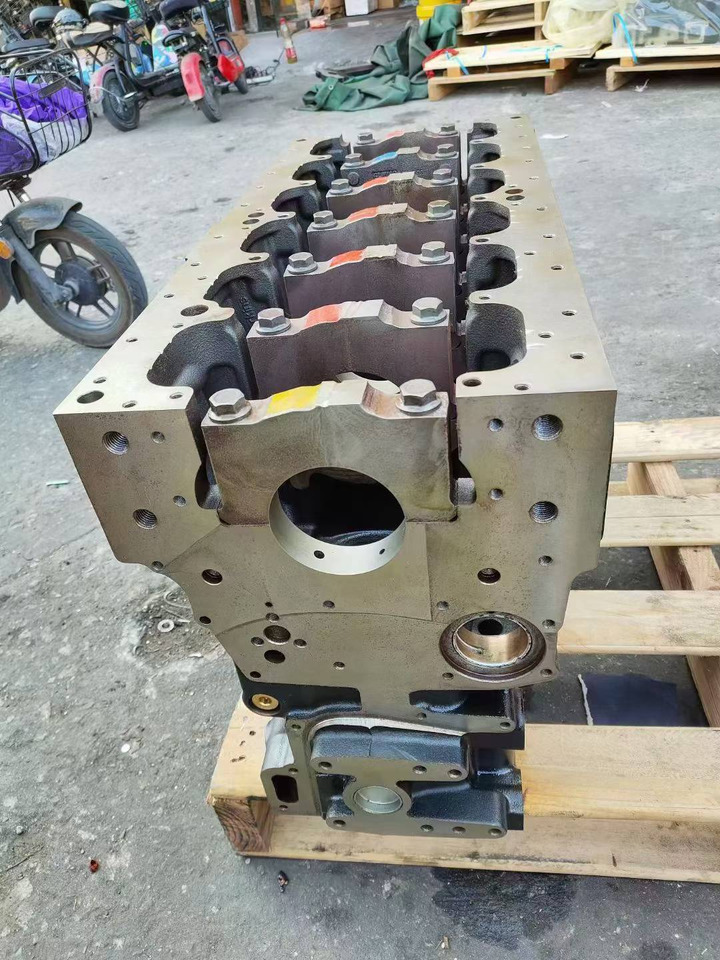 CATERPILLAR c6.6 - Блок циліндрів в категорії Екскаватори: фото 2 CATERPILLAR c6.6 - Блок циліндрів в категорії Екскаватори: фото 2