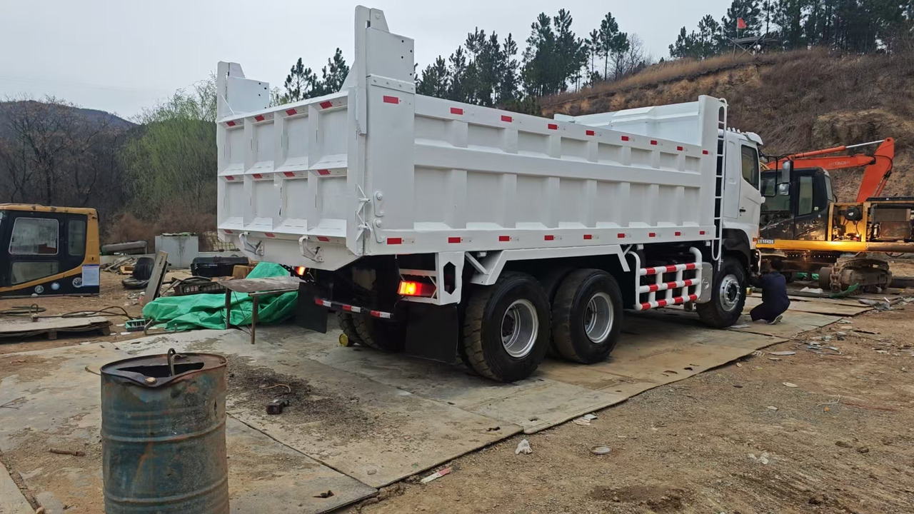 HINO HINO 700 - Самоскид вантажівка: фото 2 HINO HINO 700 - Самоскид вантажівка: фото 2