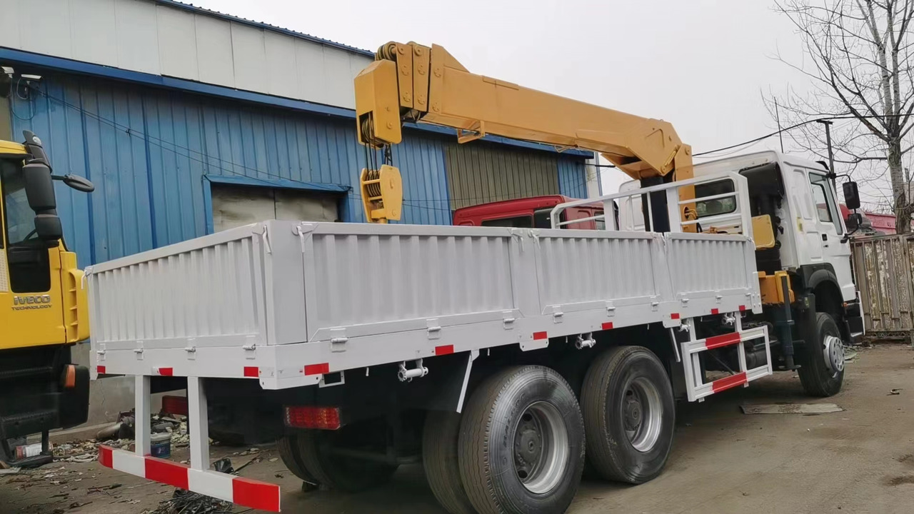 HOWO 371 - Вантажівка з маніпулятором: фото 3 HOWO 371 - Вантажівка з маніпулятором: фото 3