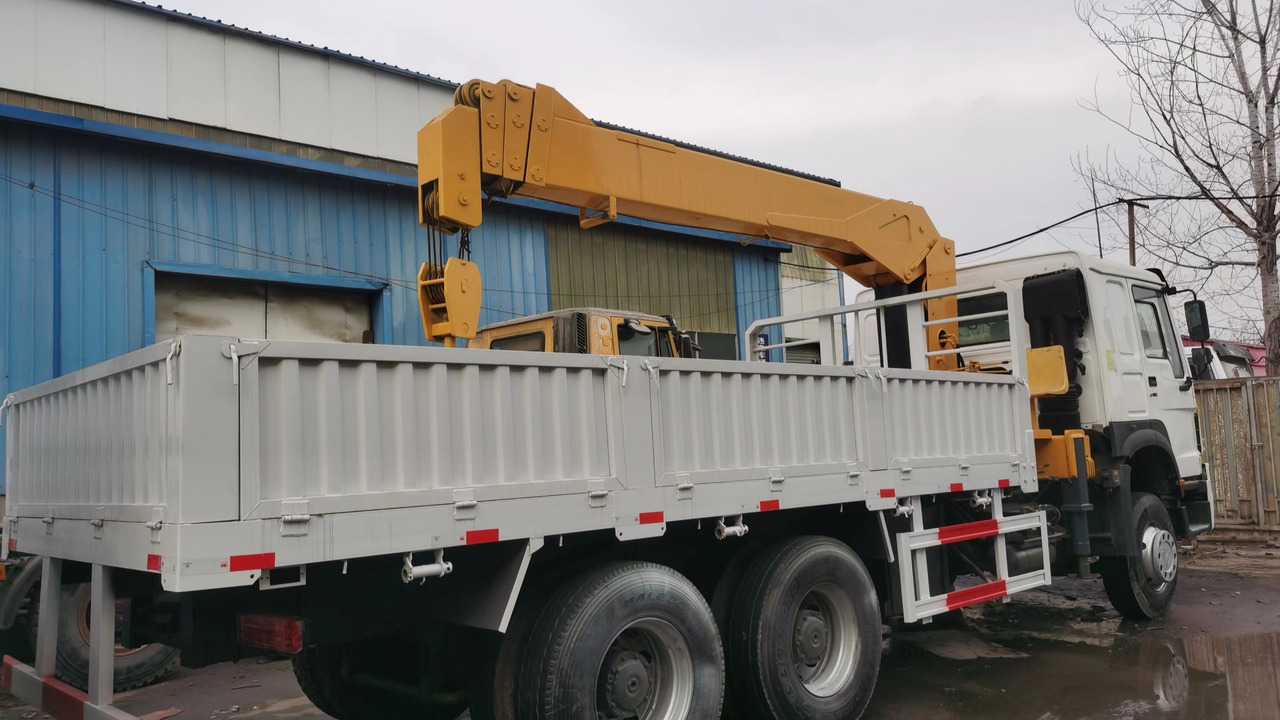 HOWO 371 - Вантажівка з маніпулятором: фото 2 HOWO 371 - Вантажівка з маніпулятором: фото 2