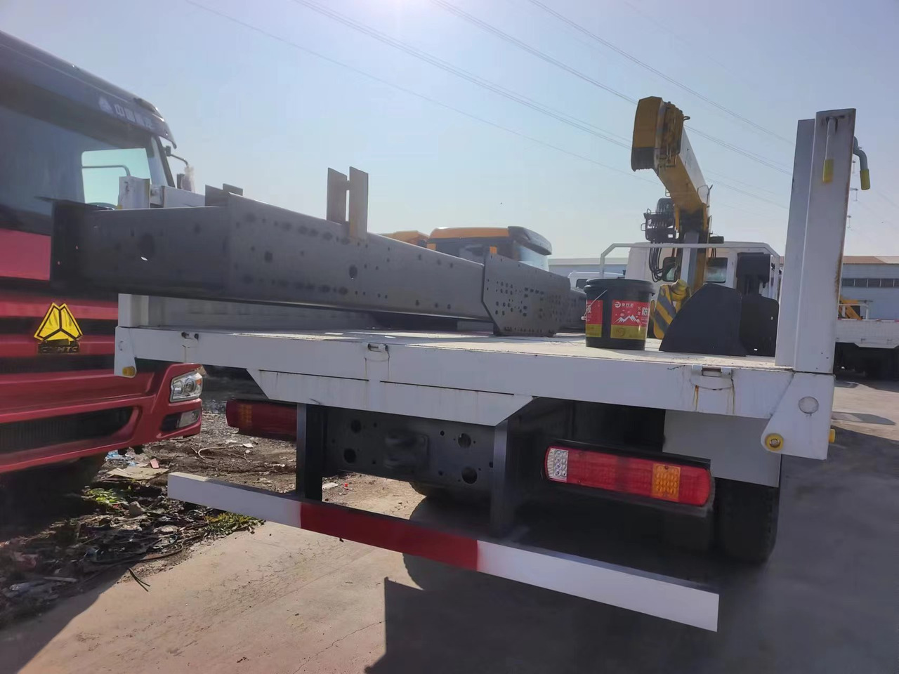 HOWO HOWO 371 chassis,10 TONS crane truck - Вантажівка з маніпулятором: фото 3 HOWO HOWO 371 chassis,10 TONS crane truck - Вантажівка з маніпулятором: фото 3